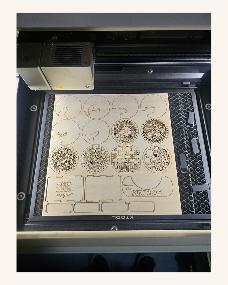 Gravure laser dans l’atelier Stella et Compagnies
